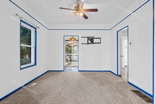 Building Photo - Charming 2-Bedroom + Bonus in University P...