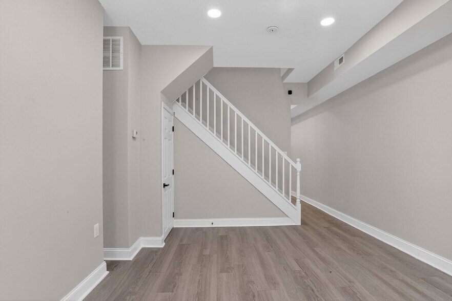 Building Photo - 1106 S Carey St