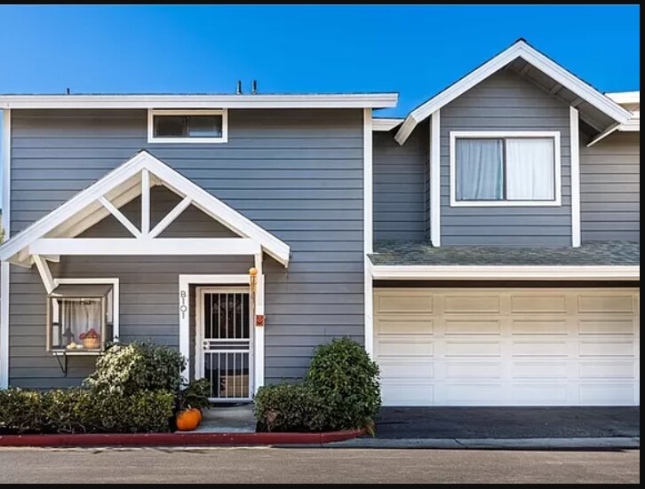 Building Photo - 2191 Canyon Dr