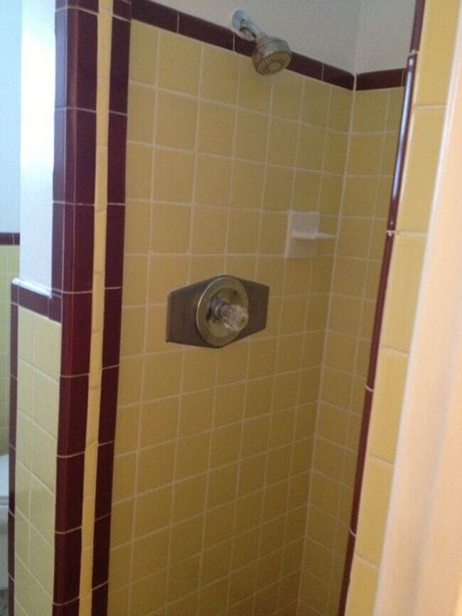 Building Photo - 5116-5118 Canal Rd