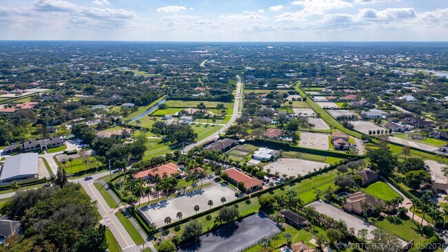 Building Photo - 14943 Paddock Dr