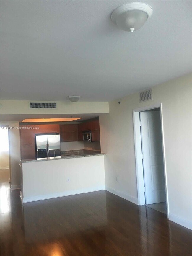 Building Photo - 2641 N Flamingo Rd