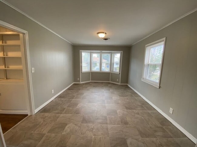 Building Photo - 3 Bed, 2 Bath Corner Lot in Tulsa!