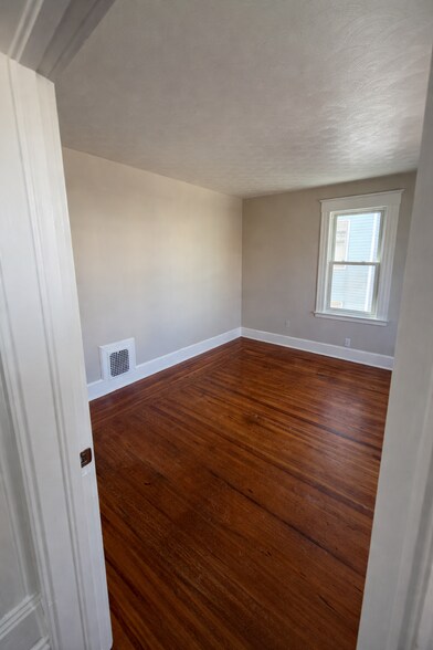 Building Photo - 49 Belden St