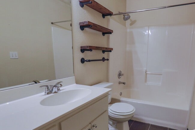 Building Photo - Modern 3BR/2BA Home in Jenks School Distri...