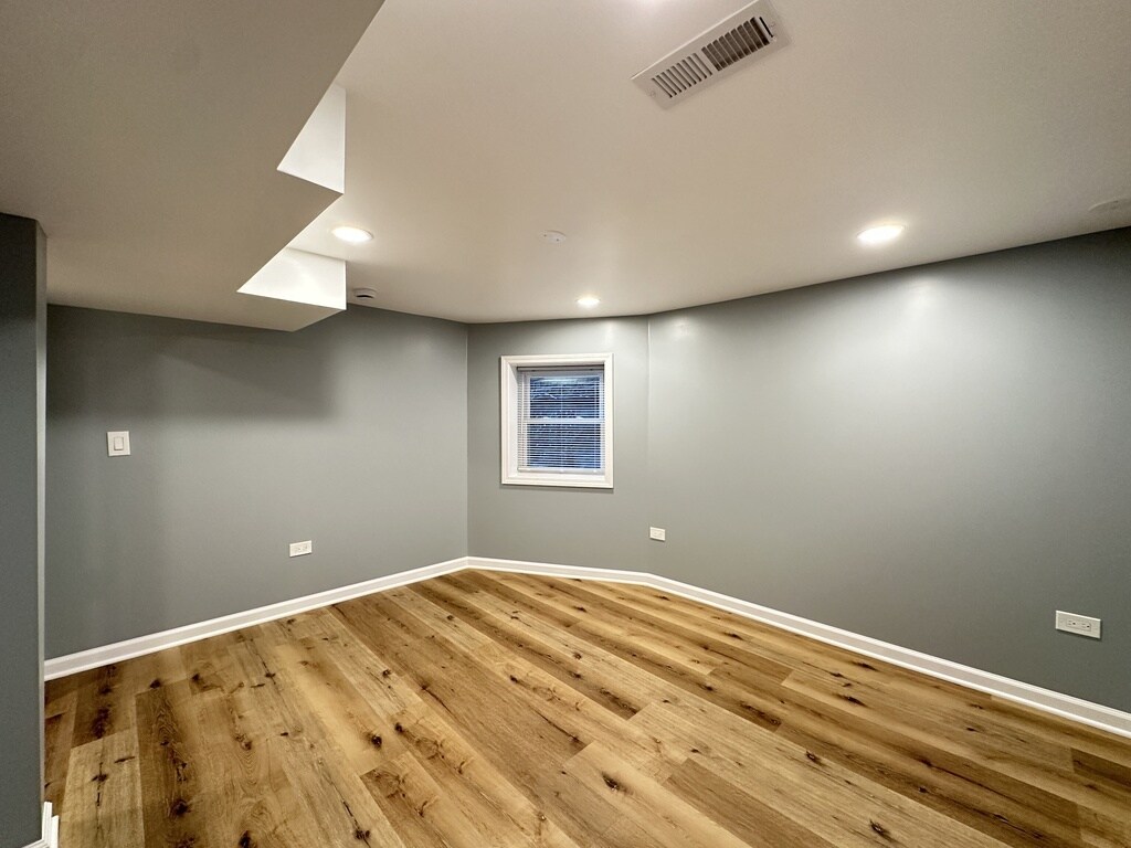 Building Photo - 2039 W 23rd St