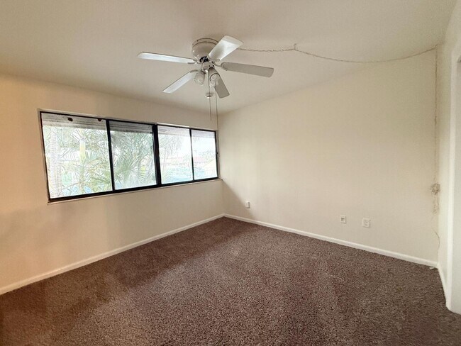 Building Photo - 775 N Village Dr