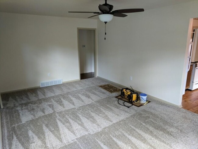 Building Photo - 12916 Ventura Blvd