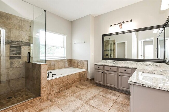 Building Photo - 418 Silverleaf Ln