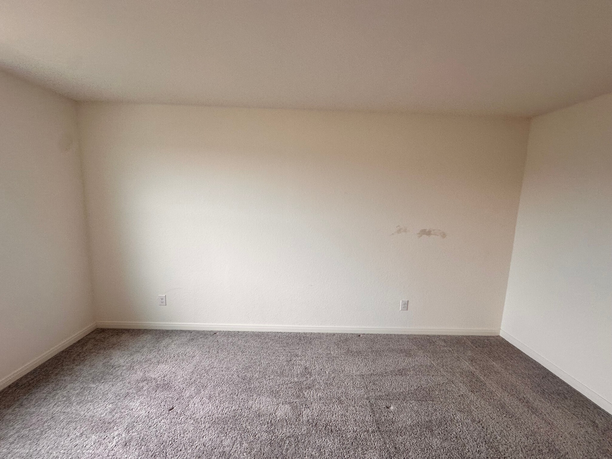 Building Photo - Room in House on Maple Ter