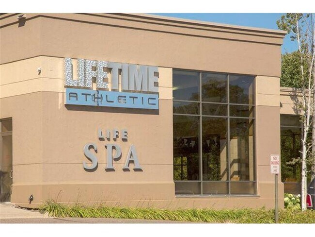 Building Photo - 3465 Deephaven Ave