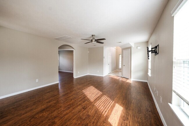 Building Photo - 10902 Barker View Dr