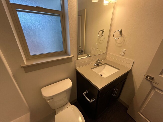 Building Photo - Newer 3 Bed/2 Bath Construction on Bend's Eastside - Cessna Drive