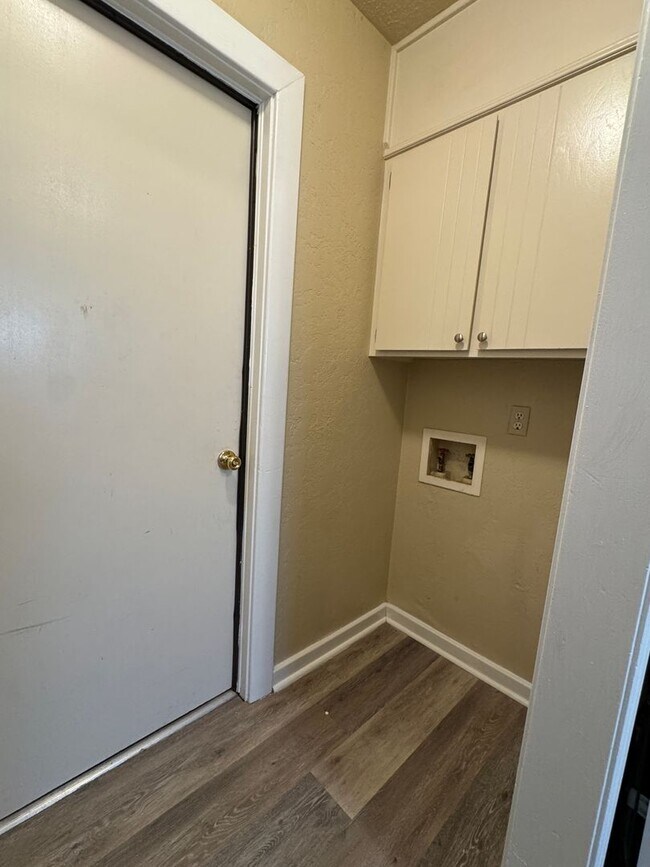 Building Photo - 2704 NW Friar Tuck Ln