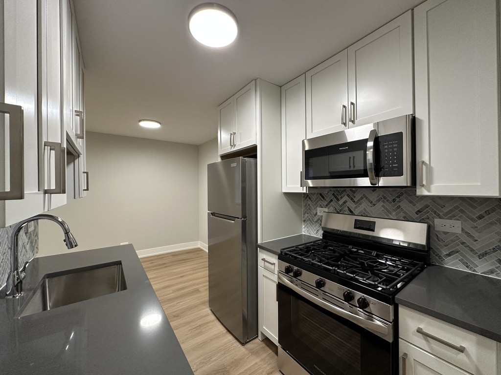 Building Photo - 535 W Aldine Ave