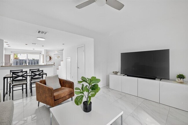 Building Photo - 1953 NE 15th Ave