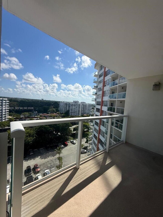 Building Photo - 1351 NE Miami Gardens Dr