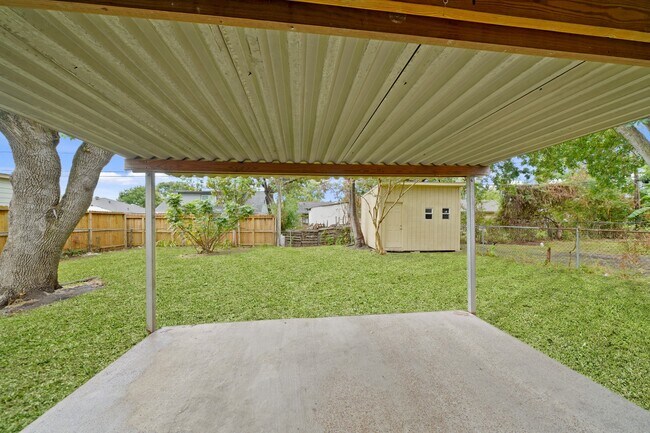 Building Photo - 743 Knob Hollow St