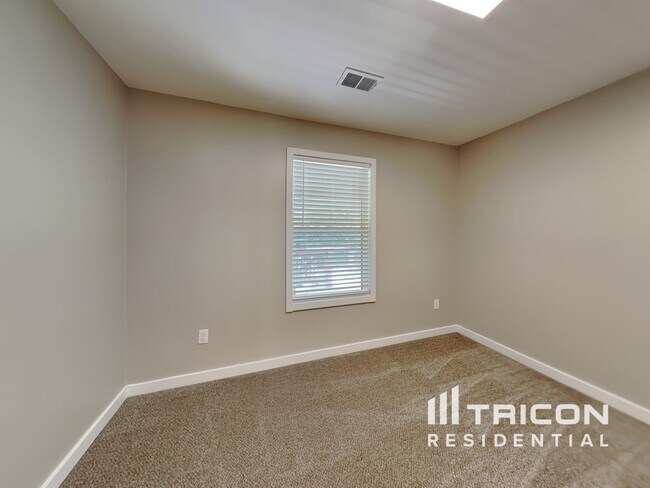 Building Photo - 1751 Miller Springs Dr
