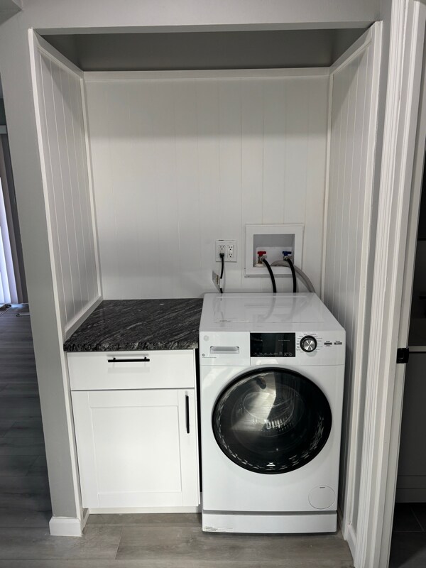 Building Photo - 460 Base Ave E