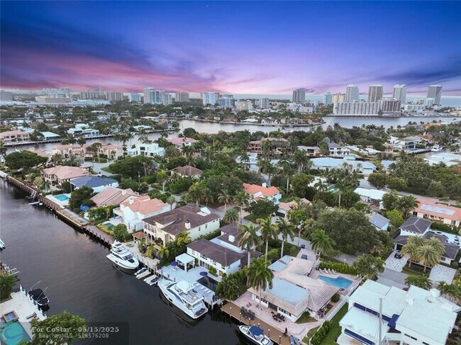 Building Photo - 325 Seven Isles Dr