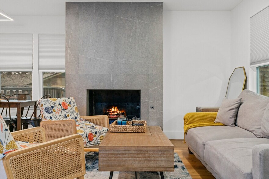 Building Photo - 2104 Lamplight Village Cir