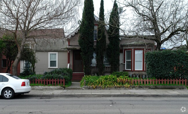 Primary Photo - 308 S Petaluma Blvd