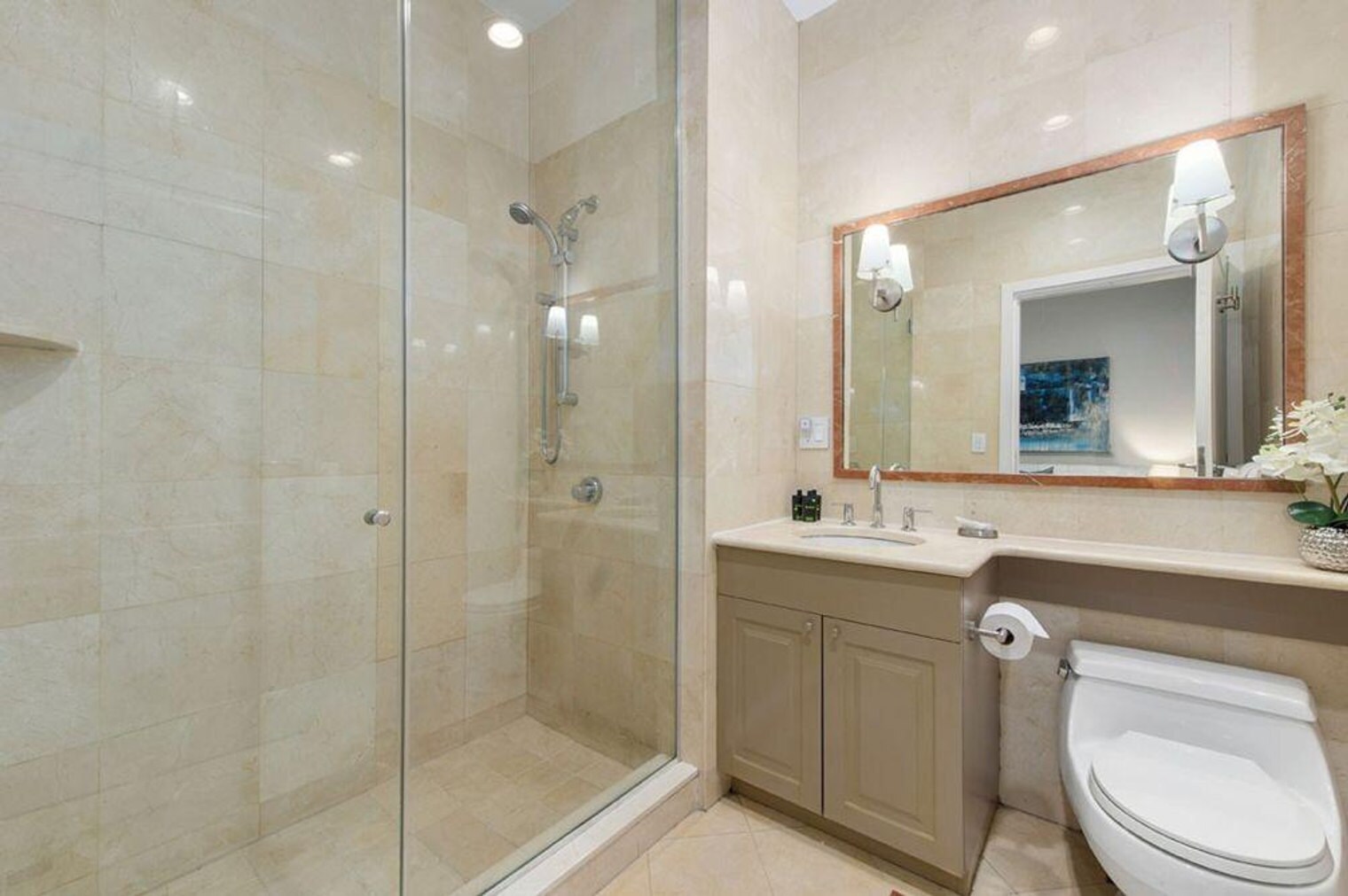 Building Photo - 24 E 38th St