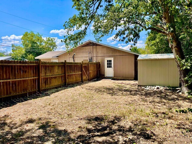 Building Photo - 101/103 Lockhart St.