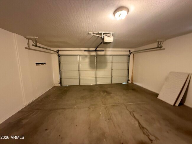 Building Photo - 2408 W Skinner Dr