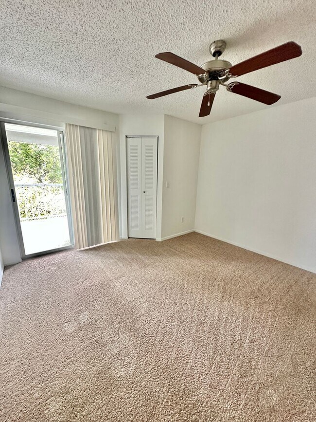 Building Photo - Beautiful 1 bed 1 bath condo in pristine l...