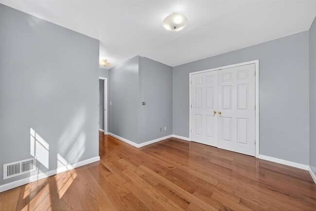 Building Photo - 5 Bridle Ct