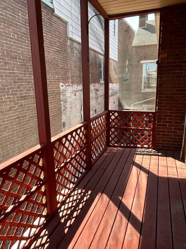 Building Photo - 475 W Market St