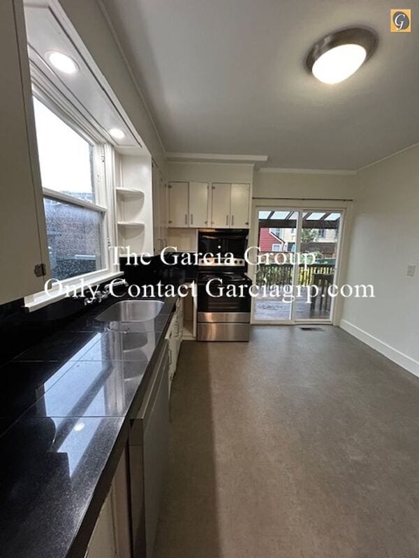 Building Photo - 620 SW Grant St.