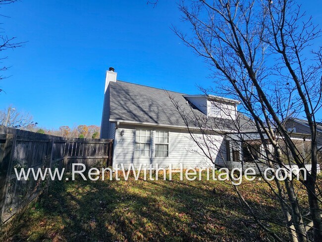 Building Photo - GORGEOUS LAKE VIEW HOME IN POPULAR LAKERIDGE SUBDIVSION! GREAT LOCATION - CLOSE TO EVERYTHING