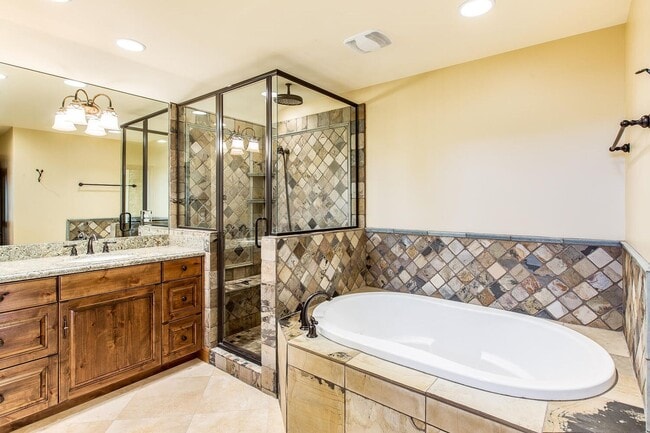 Building Photo - Long term lease in the heart of Park City! Available Mid October 2026