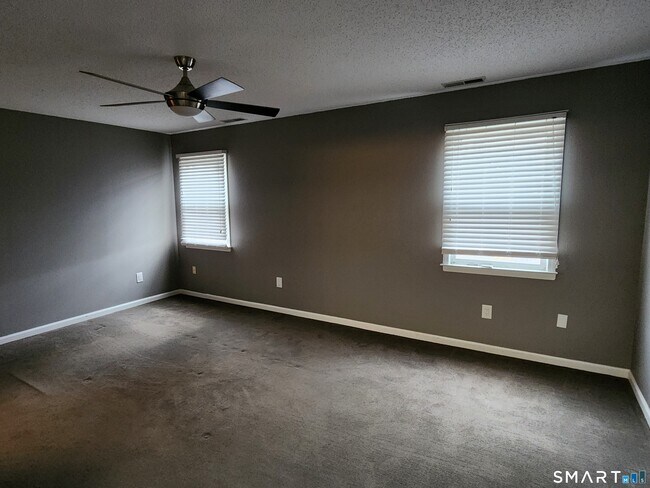 Building Photo - 55 Mill Plain Rd