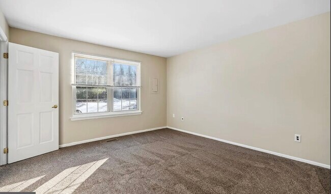 Building Photo - 15 Devon Pl