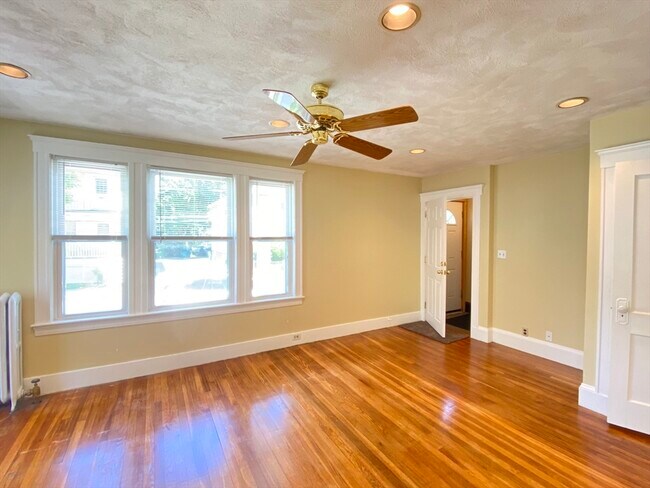 Building Photo - 39 Davis Rd