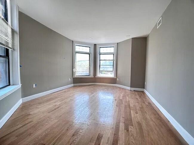 Building Photo - 5-bed 2-bath New Remodel in Cleveland Circle
