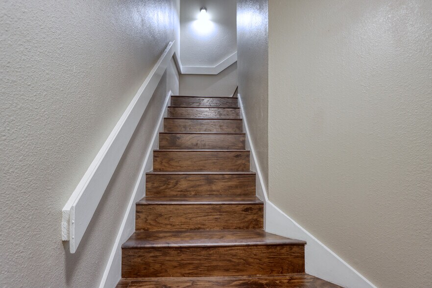 Building Photo - 711 Harbour Town Dr