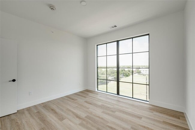 Building Photo - 4315 S Congress Ave