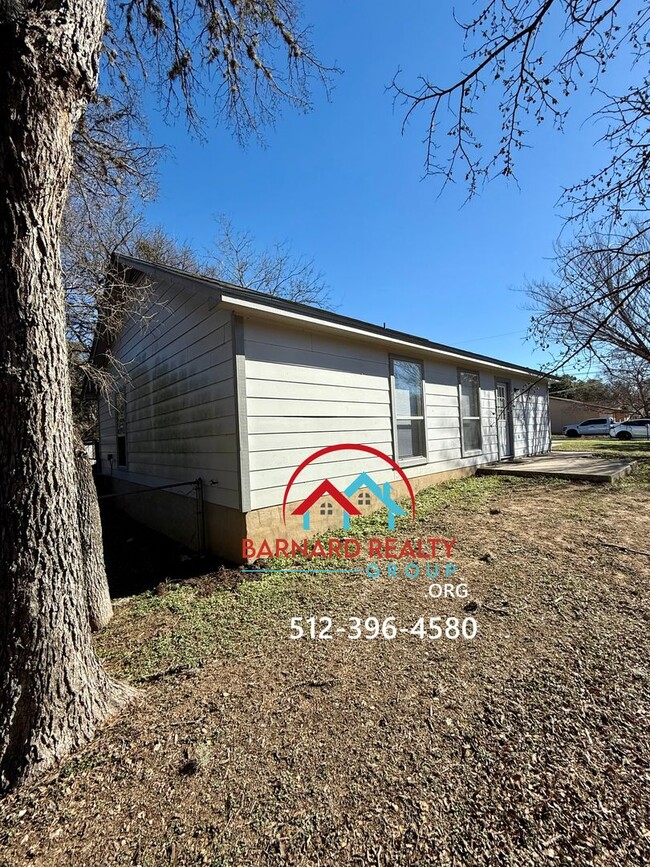 Building Photo - Available Now: 3 Bedroom, 2 Bath Stand Alone Home