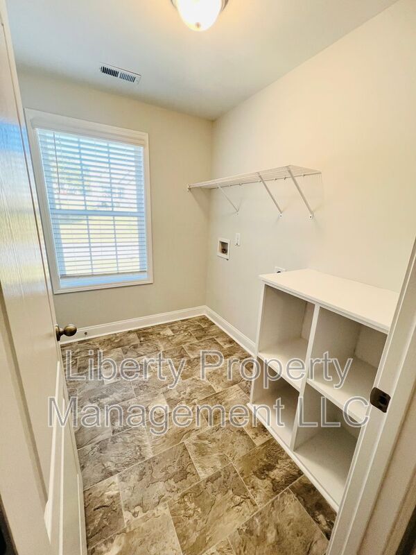 Building Photo - 326 Countryside Dr