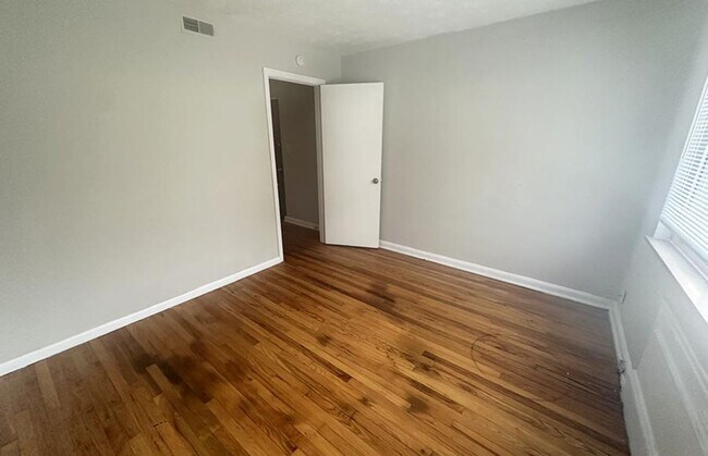 Building Photo - 596 Lowell Ave