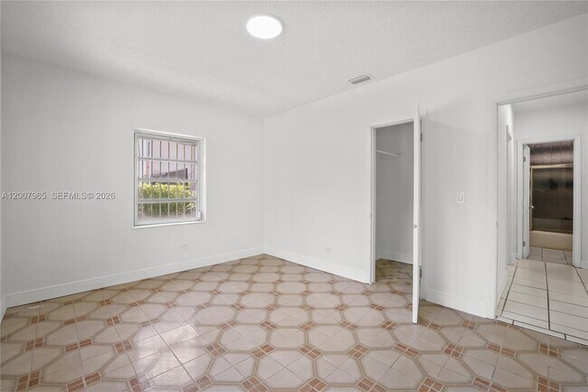 Building Photo - 3720 NW 20th Ct