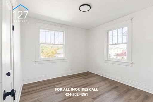 Building Photo - Comfortable 2-Bedroom Home with Central Air & Washer/Dryer Hookups