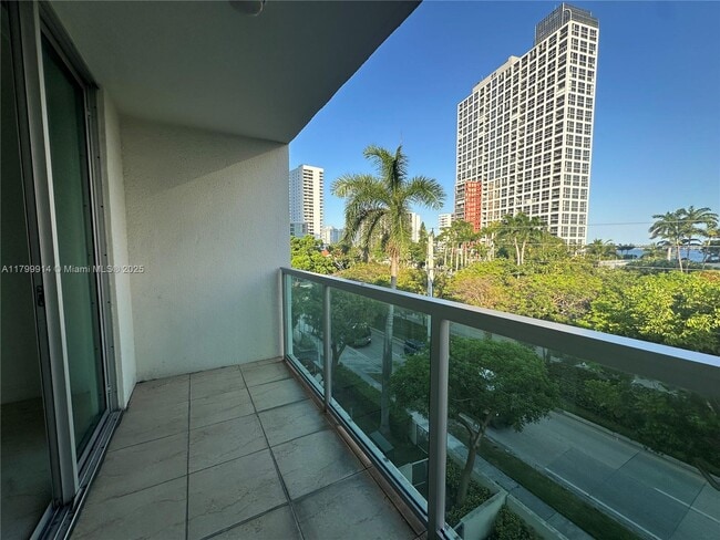 Building Photo - 1550 Brickell Ave