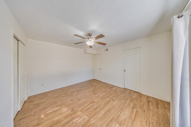 Building Photo - 18800 Egret Bay Blvd