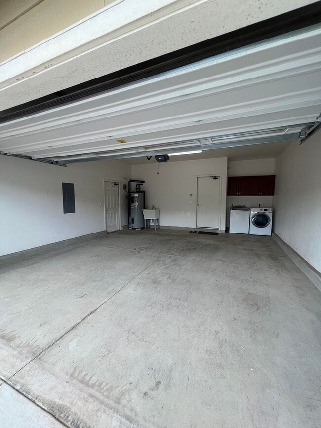 Building Photo - 4 Bedroom 2-Story house at Kahiwelo, Makak...